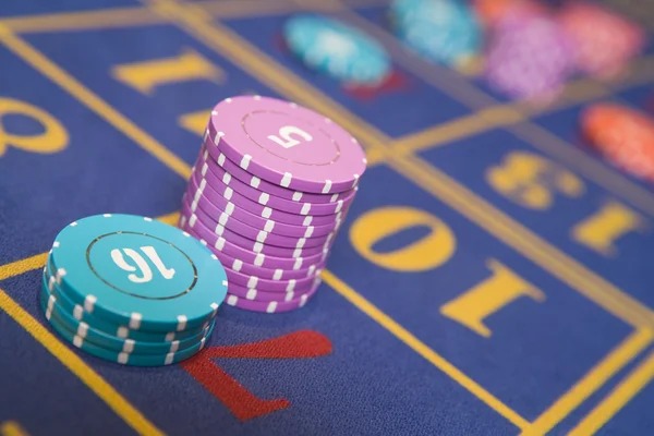 Caribbean Stud Poker table layout on cici4d with dealer position and player betting zones